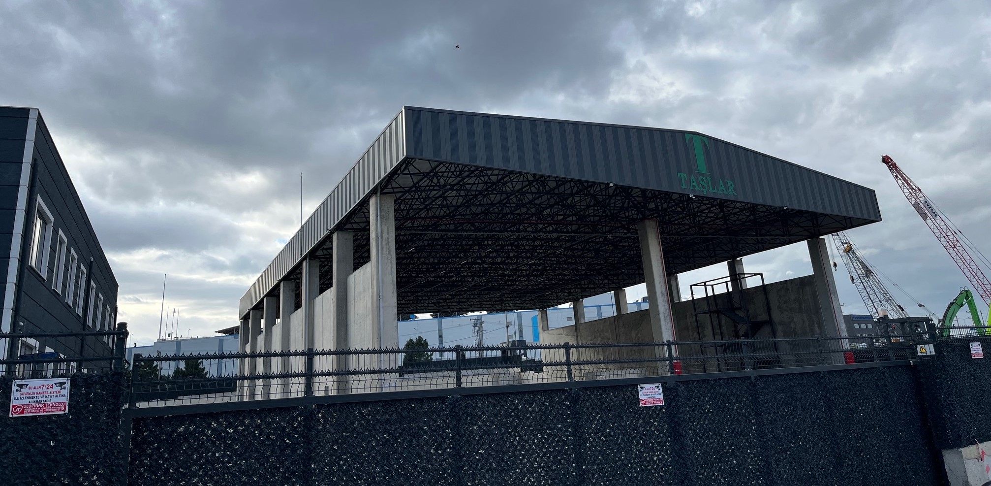 Uzay çatı imalatı ve montajı yapılması